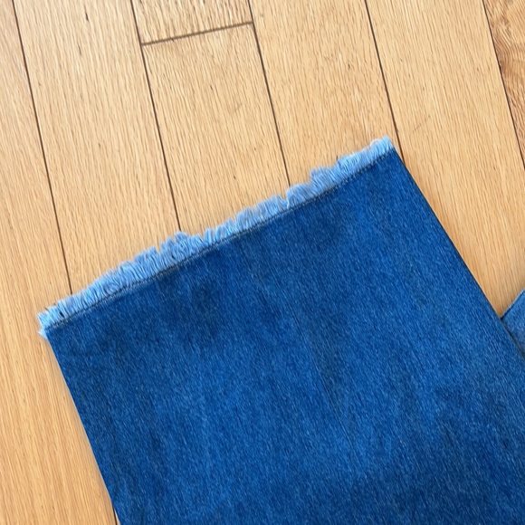 Michael Kors Wide Leg Cropped Jeans. - Picture 3 of 9